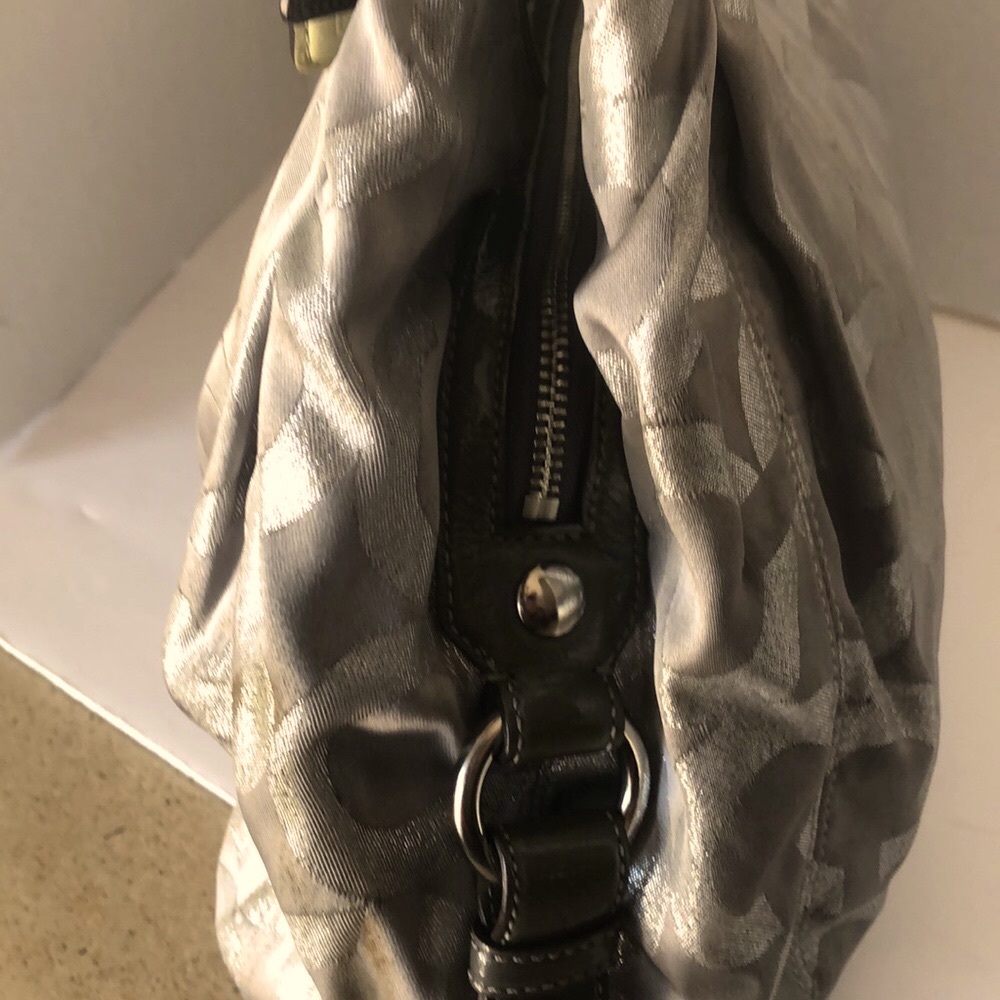 Coach Shoulder Bag. - Picture 5 of 12